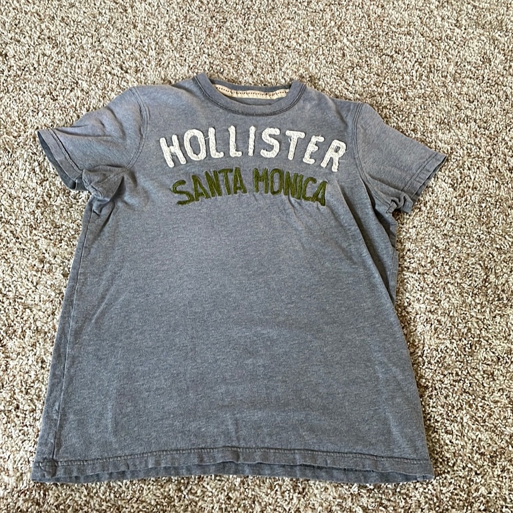 Hollister tshirt